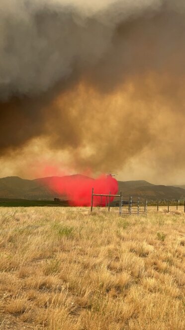 Lee Fire plane fights fire